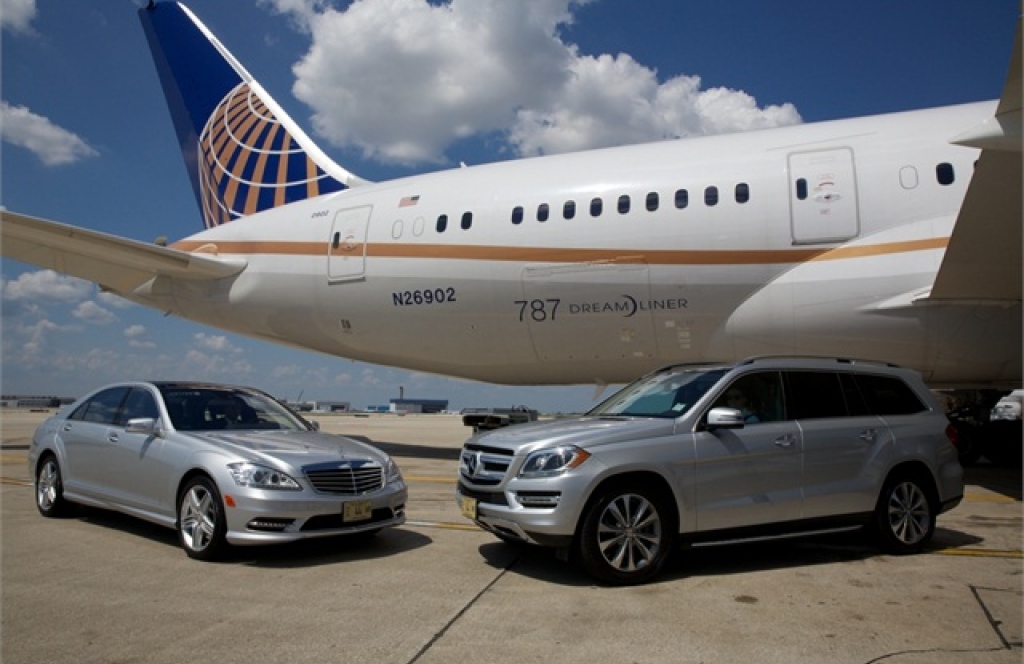 United Frequent Flyers Ride in Style to their Gate | American Coach